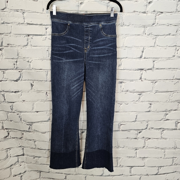 Spanx Cropped Flare Jeans In Medium Wash Size M - Picture 2 of 8